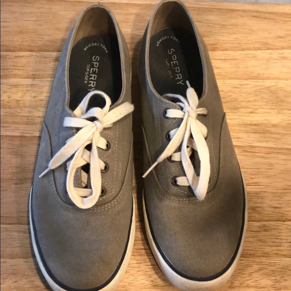 Sperry canvas shoes fits like women’s 9